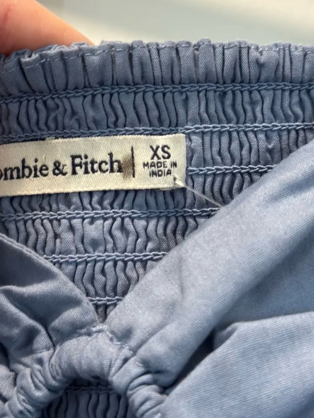 Abercrombie and Fitch Poplin O-Ring Top - Picture 3 of 5